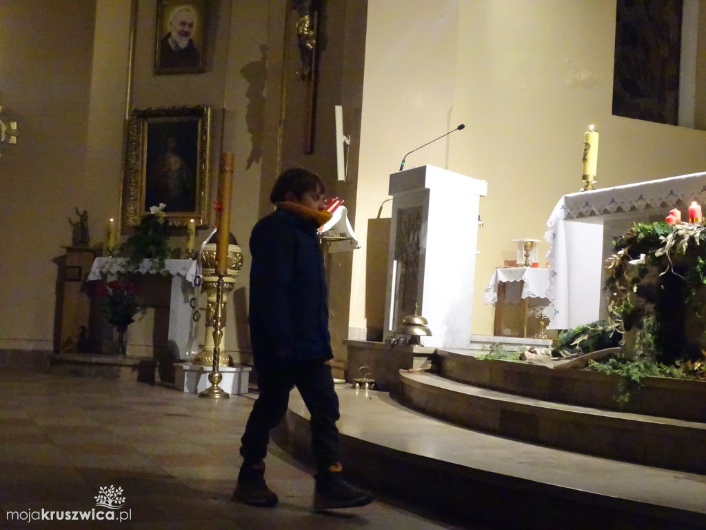  Roraty w parafii św. Teresy od Dzieciątka Jezus w Kruszwicy dobiegają końca [FOTO]