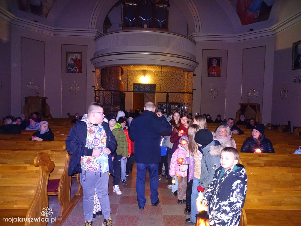  Roraty w parafii św. Teresy od Dzieciątka Jezus w Kruszwicy dobiegają końca [FOTO]