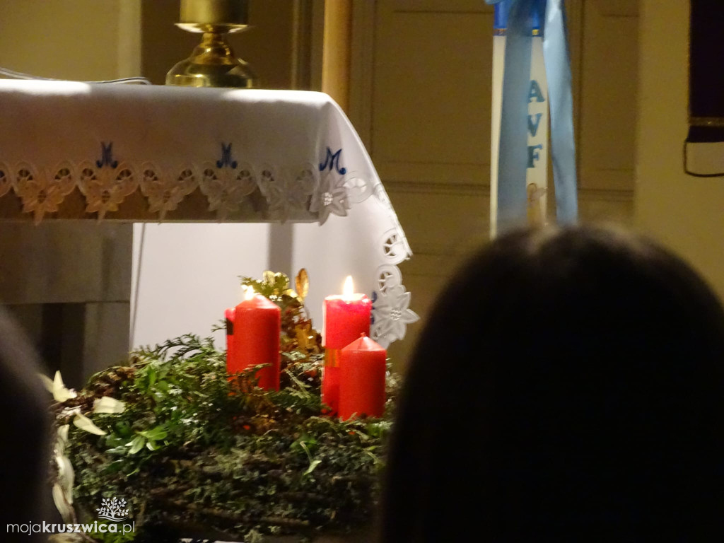  Roraty w parafii św. Teresy od Dzieciątka Jezus w Kruszwicy dobiegają końca [FOTO]
