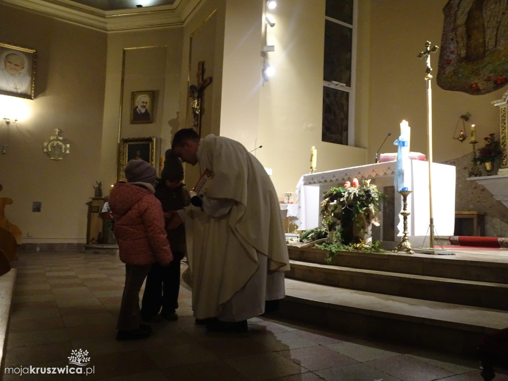  Roraty w parafii św. Teresy od Dzieciątka Jezus w Kruszwicy dobiegają końca [FOTO]