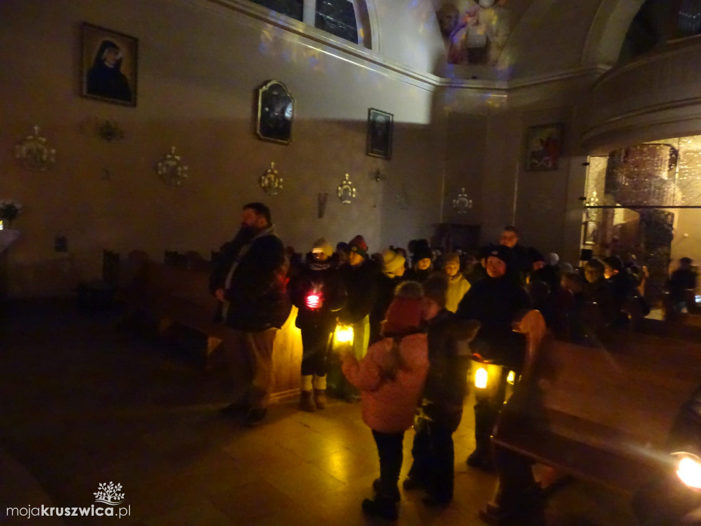  Roraty w parafii św. Teresy od Dzieciątka Jezus w Kruszwicy dobiegają końca [FOTO]