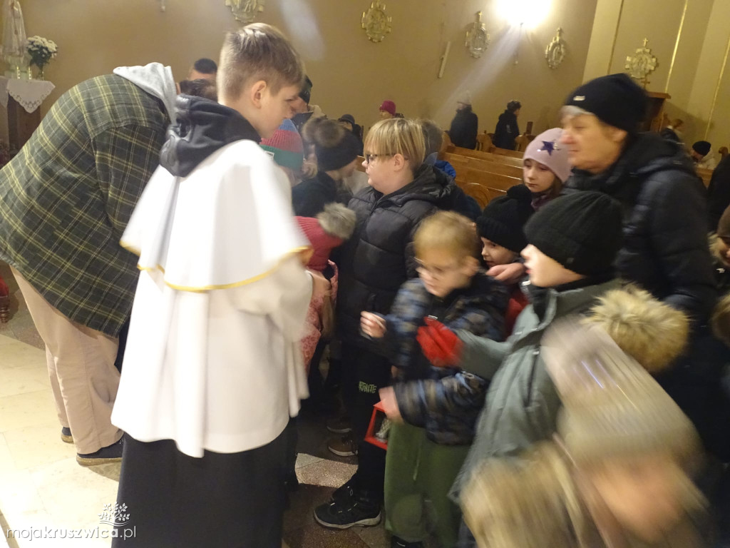  Roraty w parafii św. Teresy od Dzieciątka Jezus w Kruszwicy dobiegają końca [FOTO]