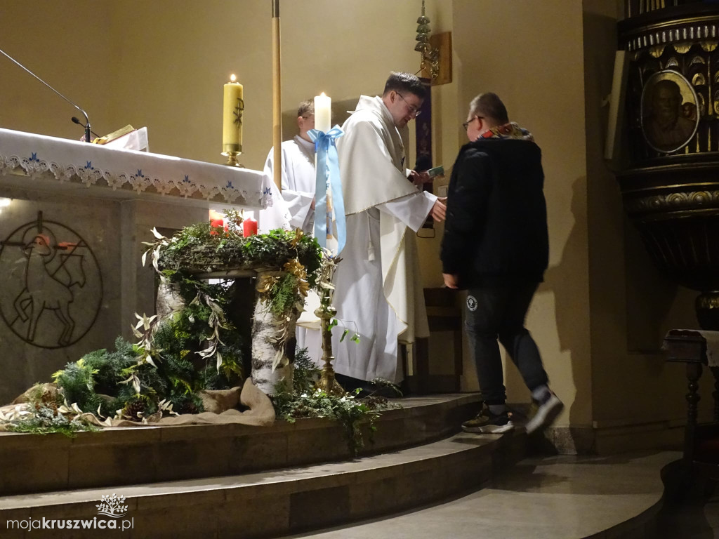  Roraty w parafii św. Teresy od Dzieciątka Jezus w Kruszwicy dobiegają końca [FOTO]