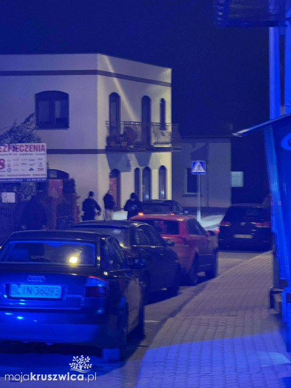 Kruszwica. Policjanci zatrzymali sprawcę. Był uzbrojony w niebezpieczne narzędzie
