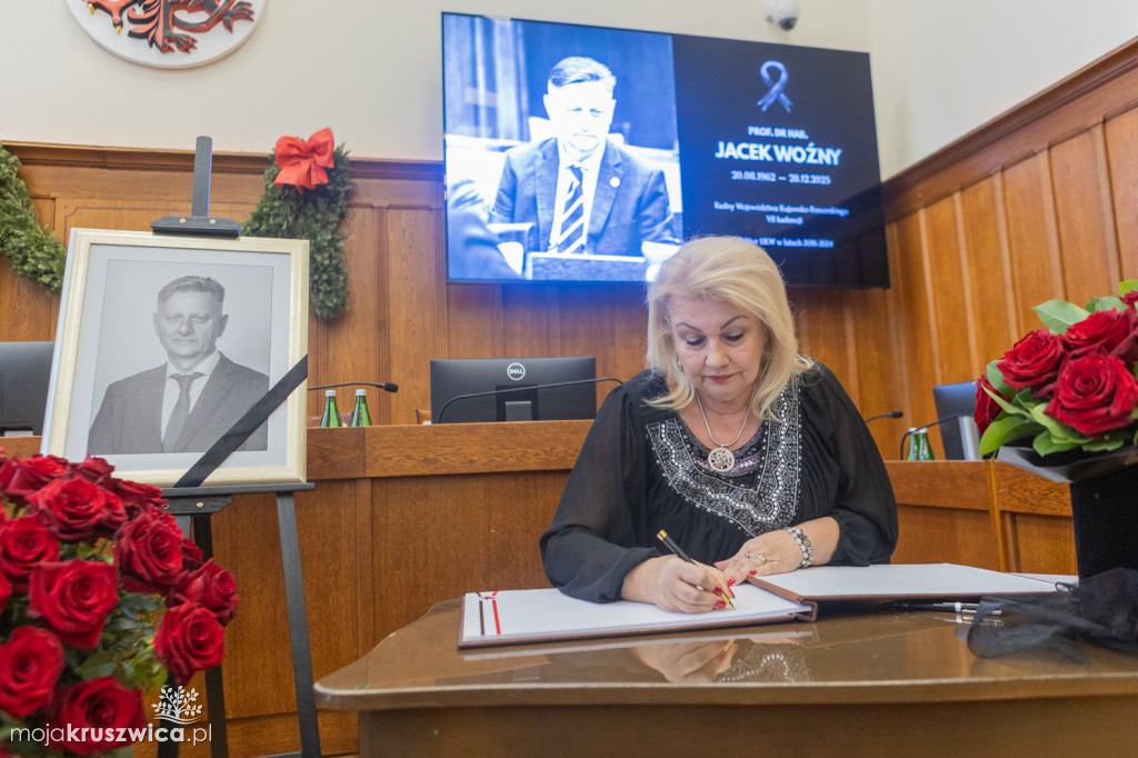 Sejmik i zarząd województwa pożegnali prof. Jacka Woźnego