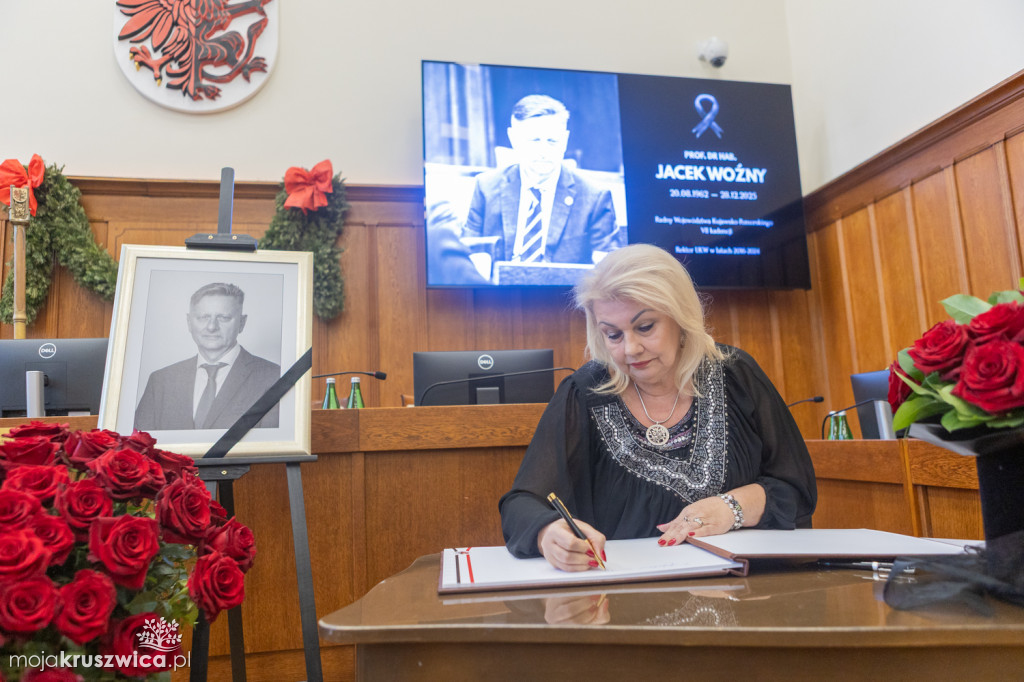 Sejmik i zarząd województwa pożegnali prof. Jacka Woźnego