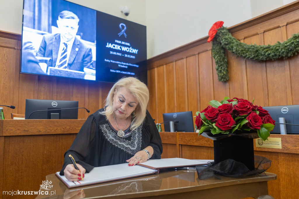 Sejmik i zarząd województwa pożegnali prof. Jacka Woźnego