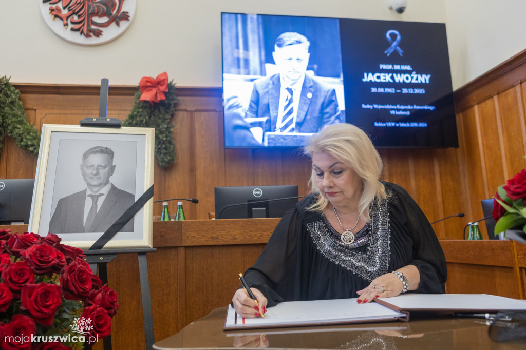 Sejmik i zarząd województwa pożegnali prof. Jacka Woźnego