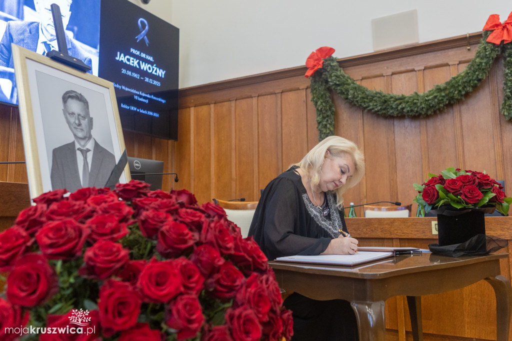 Sejmik i zarząd województwa pożegnali prof. Jacka Woźnego