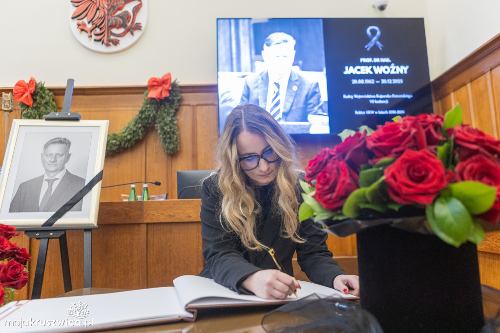 Sejmik i zarząd województwa pożegnali prof. Jacka Woźnego