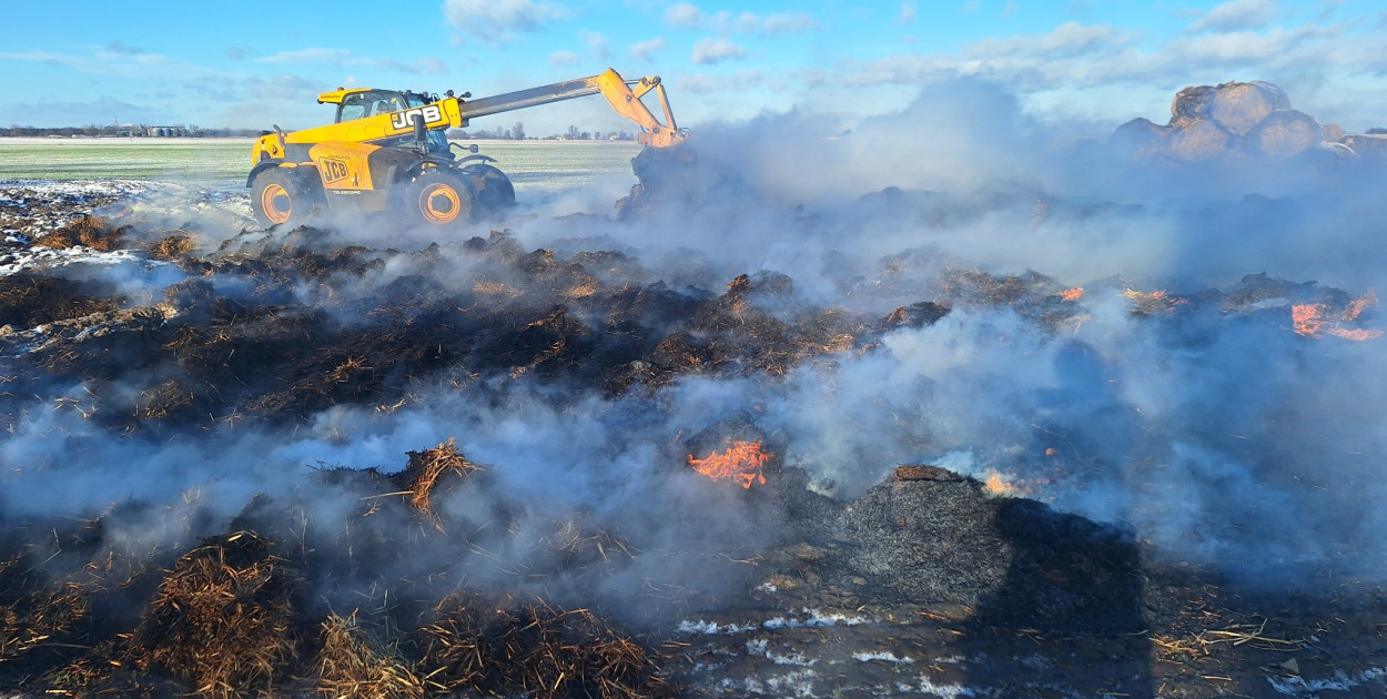 Karczyn: poranny pożar stogu [FOTO]