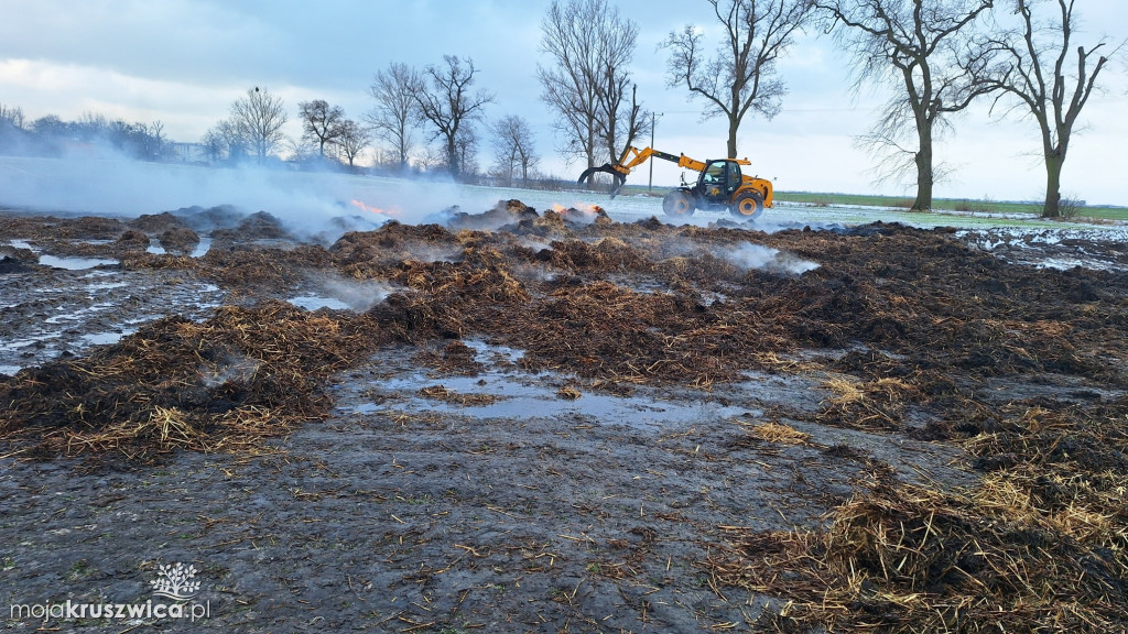 Karczyn: poranny pożar stogu [FOTO]