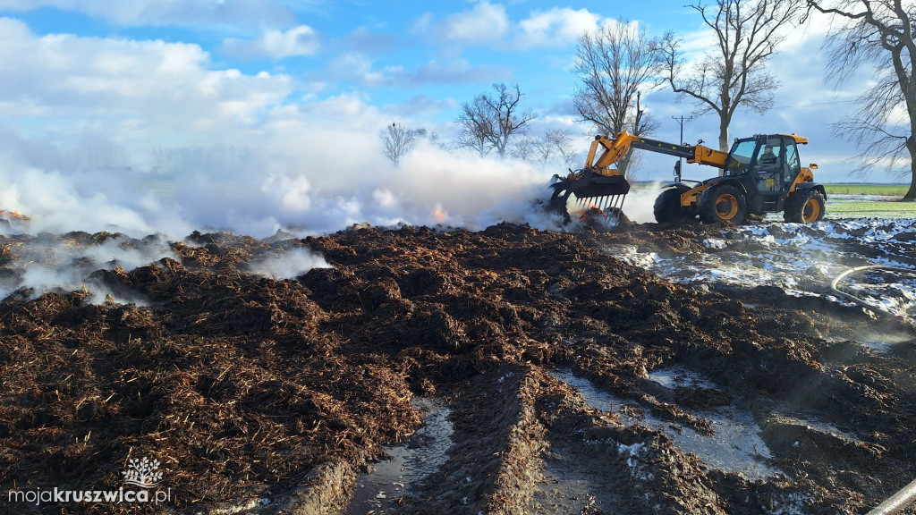 Karczyn: poranny pożar stogu [FOTO]