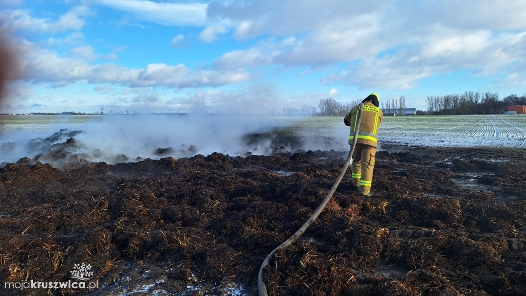 Karczyn: poranny pożar stogu [FOTO]