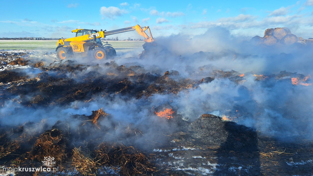 Karczyn: poranny pożar stogu [FOTO]