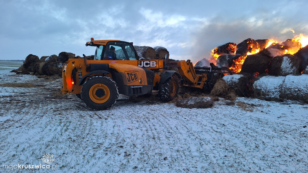 Karczyn: poranny pożar stogu [FOTO]