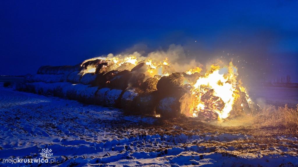 Karczyn: poranny pożar stogu [FOTO]