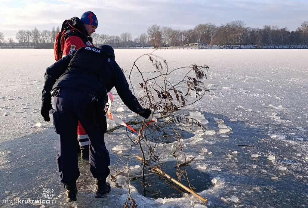 Służby zabezpieczyły dwa przeręble na Gople zostawione po morsowaniu