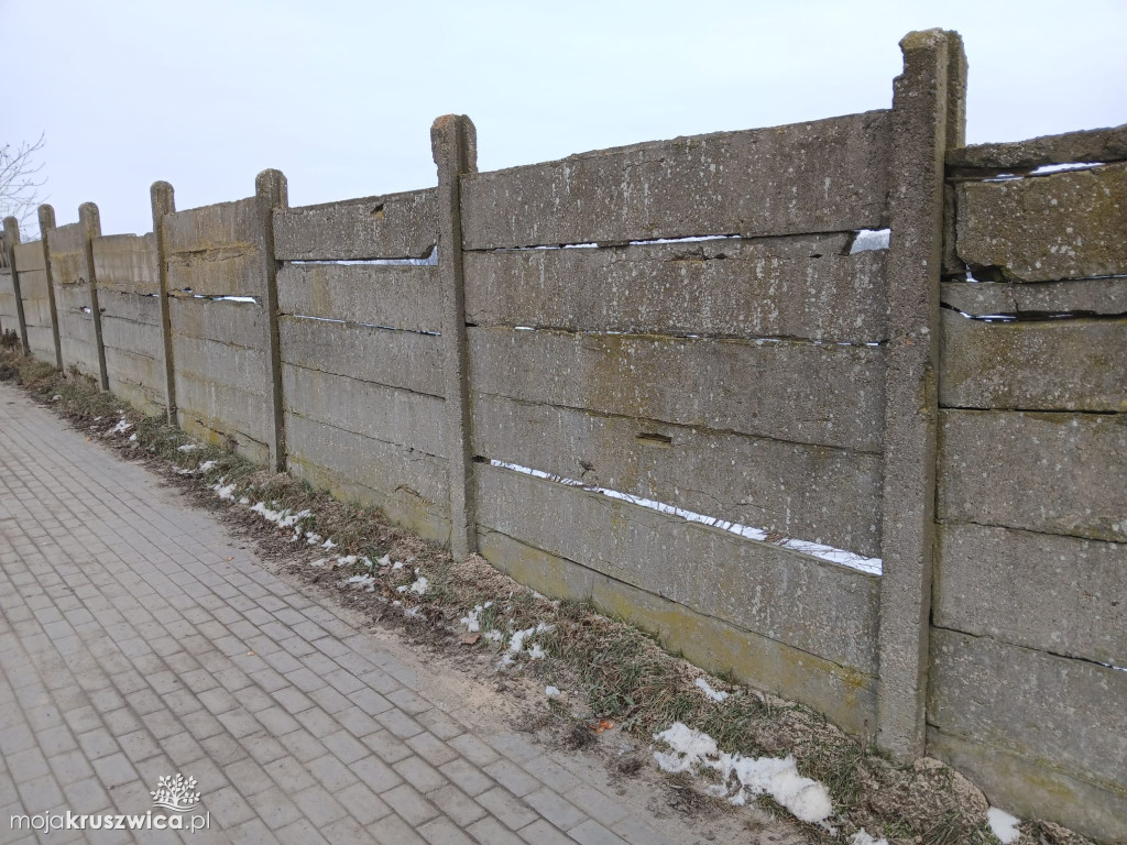 Radny złożył interpelację w sprawie ogrodzenia przy drodze krajowej w Kobylnikach