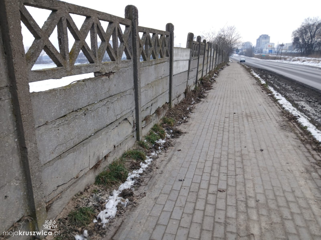 Radny złożył interpelację w sprawie ogrodzenia przy drodze krajowej w Kobylnikach