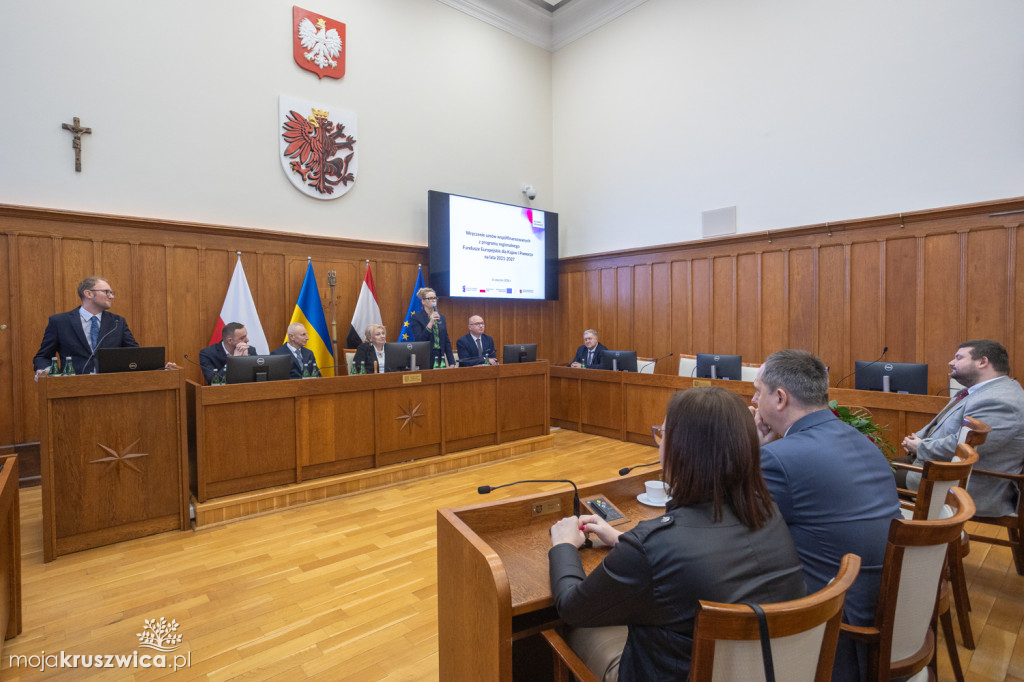 Cztery umowy o dofinansowanie projektów dla Gminy Kruszwica podpisane