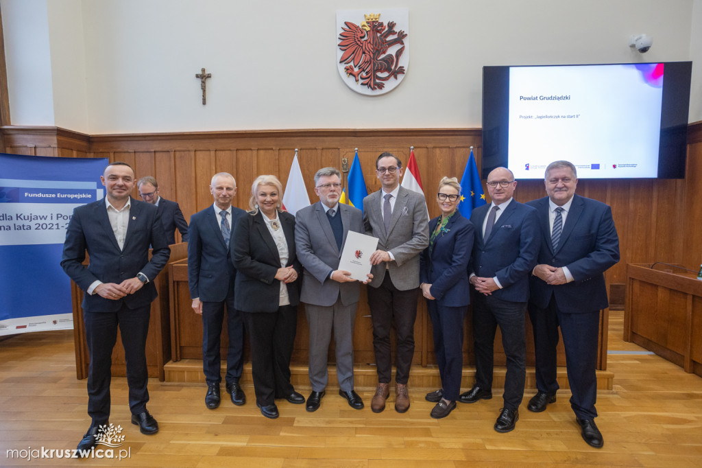 Cztery umowy o dofinansowanie projektów dla Gminy Kruszwica podpisane