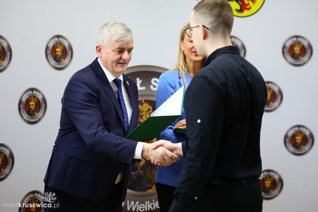 Certyfikaty dla uczniów Zespołu Szkół im. Kazimierza Wielkiego