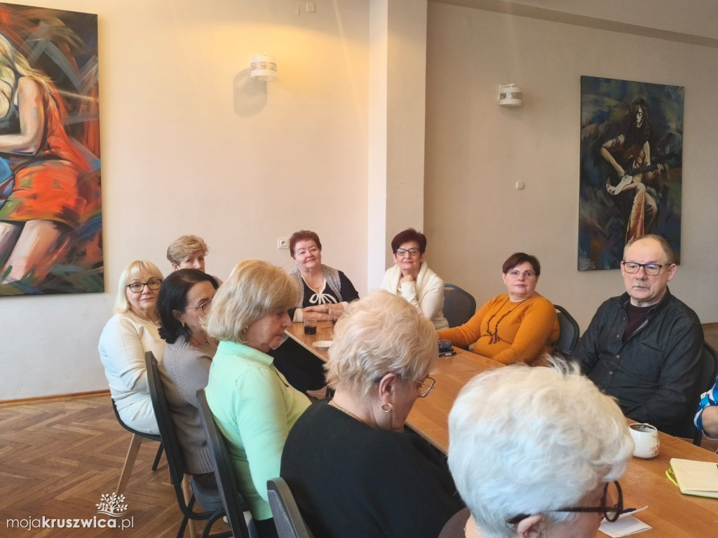 Trwa spotkanie słuchaczy UTW Kruszwica z dyrektorem szpitala w Inowrocławiu