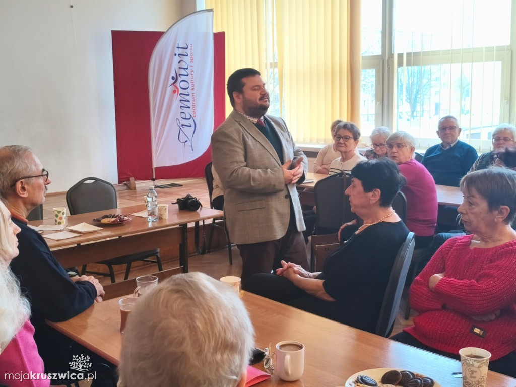 Trwa spotkanie słuchaczy UTW Kruszwica z dyrektorem szpitala w Inowrocławiu