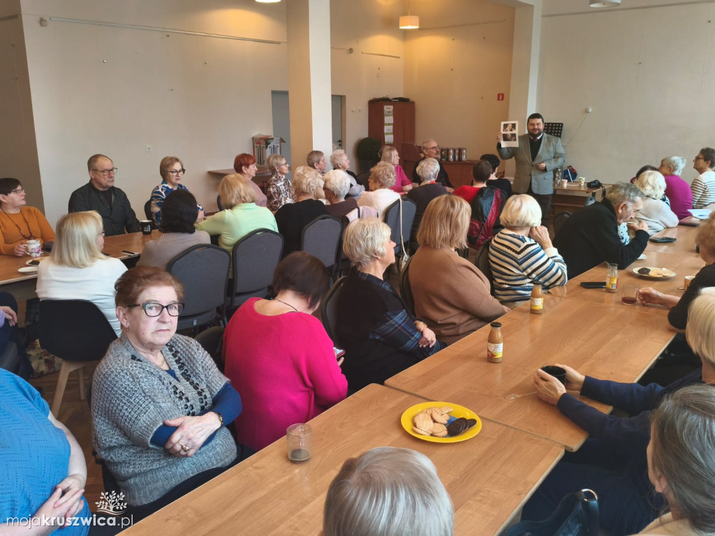 Trwa spotkanie słuchaczy UTW Kruszwica z dyrektorem szpitala w Inowrocławiu