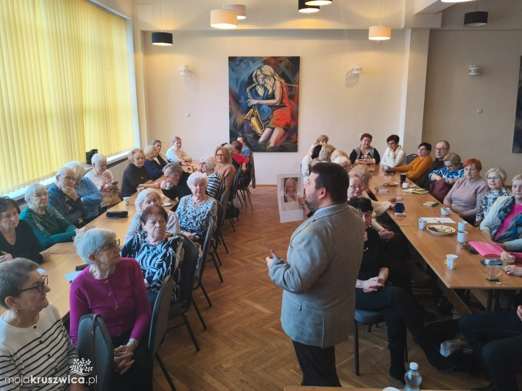 Trwa spotkanie słuchaczy UTW Kruszwica z dyrektorem szpitala w Inowrocławiu