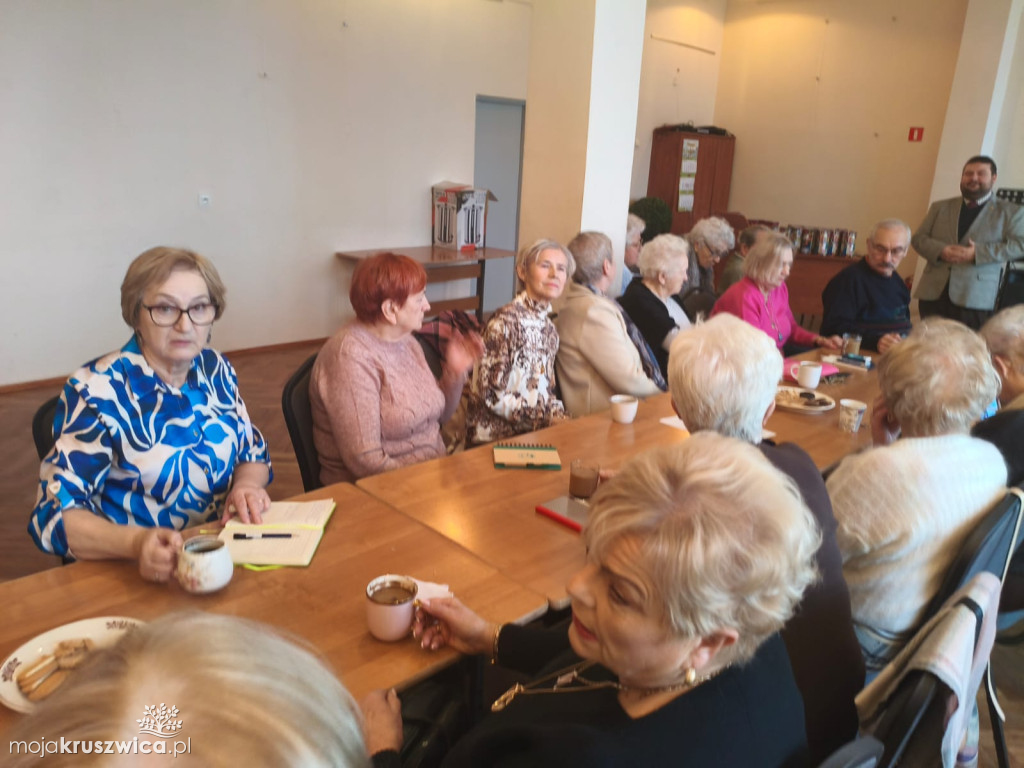 Trwa spotkanie słuchaczy UTW Kruszwica z dyrektorem szpitala w Inowrocławiu