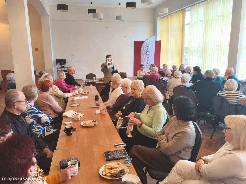 Trwa spotkanie słuchaczy UTW Kruszwica z dyrektorem szpitala w Inowrocławiu