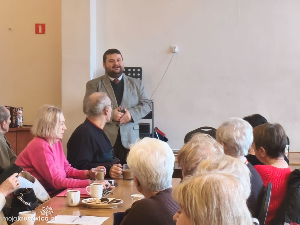 Trwa spotkanie słuchaczy UTW Kruszwica z dyrektorem szpitala w Inowrocławiu