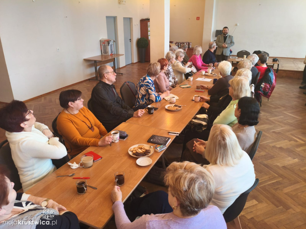 Trwa spotkanie słuchaczy UTW Kruszwica z dyrektorem szpitala w Inowrocławiu