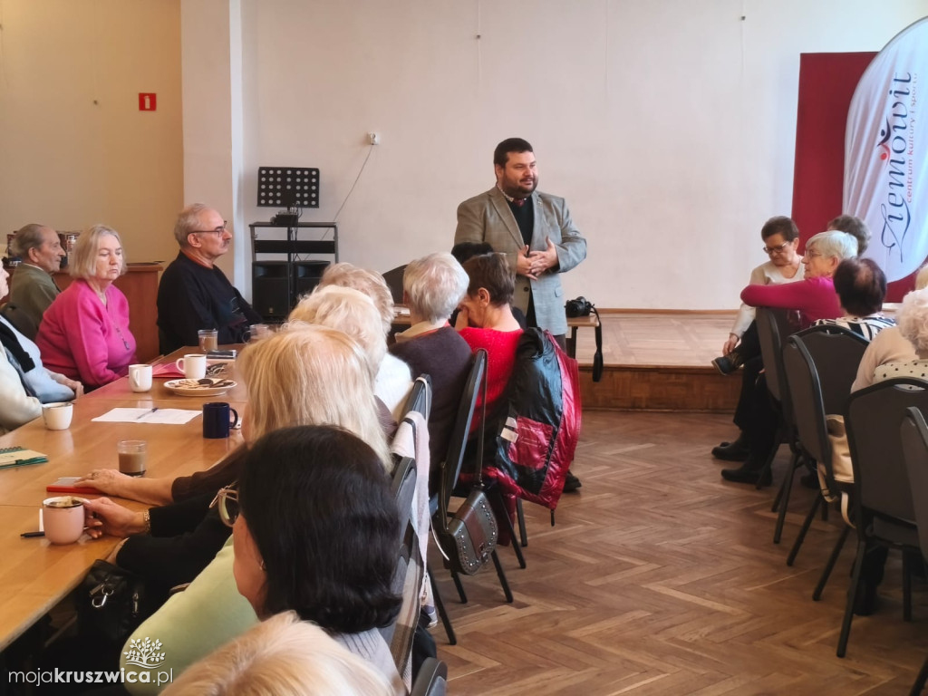 Trwa spotkanie słuchaczy UTW Kruszwica z dyrektorem szpitala w Inowrocławiu