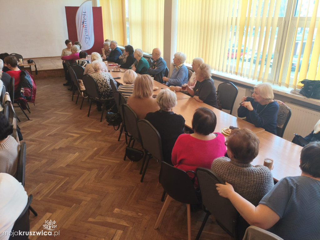 Trwa spotkanie słuchaczy UTW Kruszwica z dyrektorem szpitala w Inowrocławiu