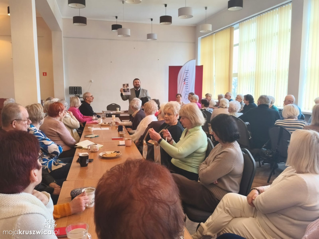 Trwa spotkanie słuchaczy UTW Kruszwica z dyrektorem szpitala w Inowrocławiu