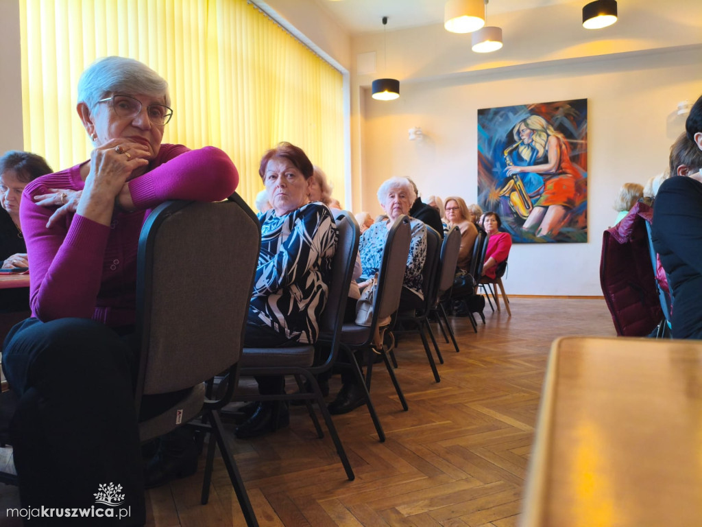 Trwa spotkanie słuchaczy UTW Kruszwica z dyrektorem szpitala w Inowrocławiu