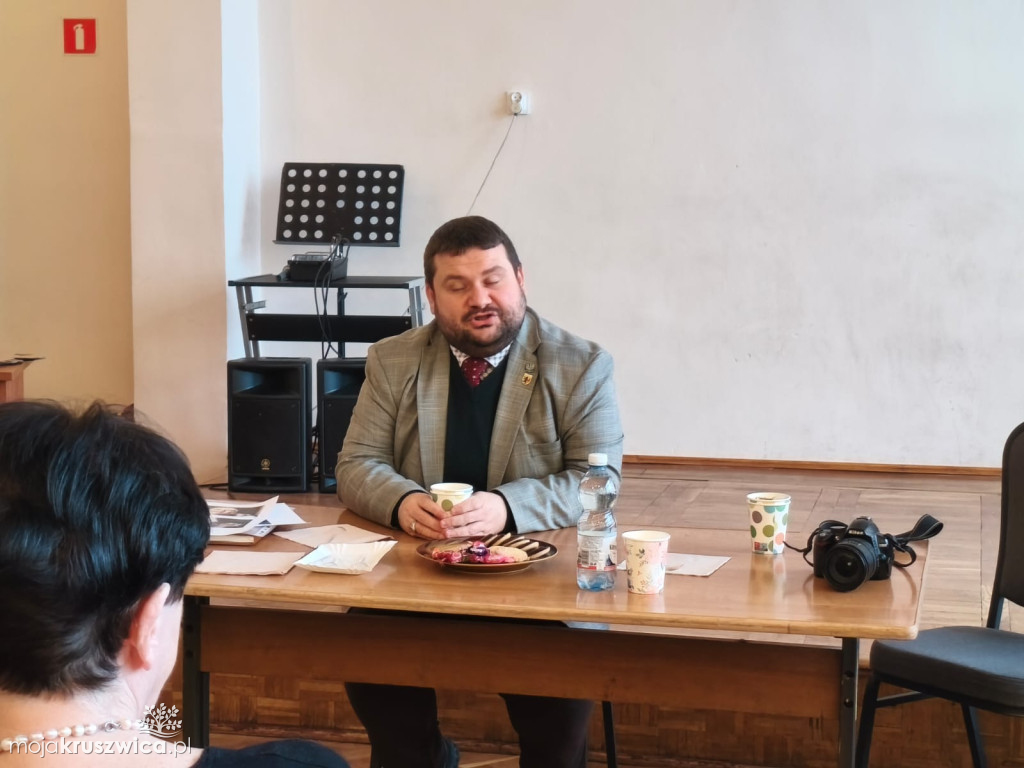 Trwa spotkanie słuchaczy UTW Kruszwica z dyrektorem szpitala w Inowrocławiu