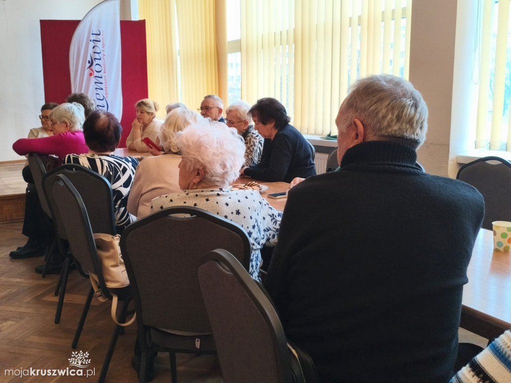 Trwa spotkanie słuchaczy UTW Kruszwica z dyrektorem szpitala w Inowrocławiu