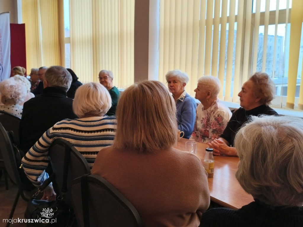 Trwa spotkanie słuchaczy UTW Kruszwica z dyrektorem szpitala w Inowrocławiu