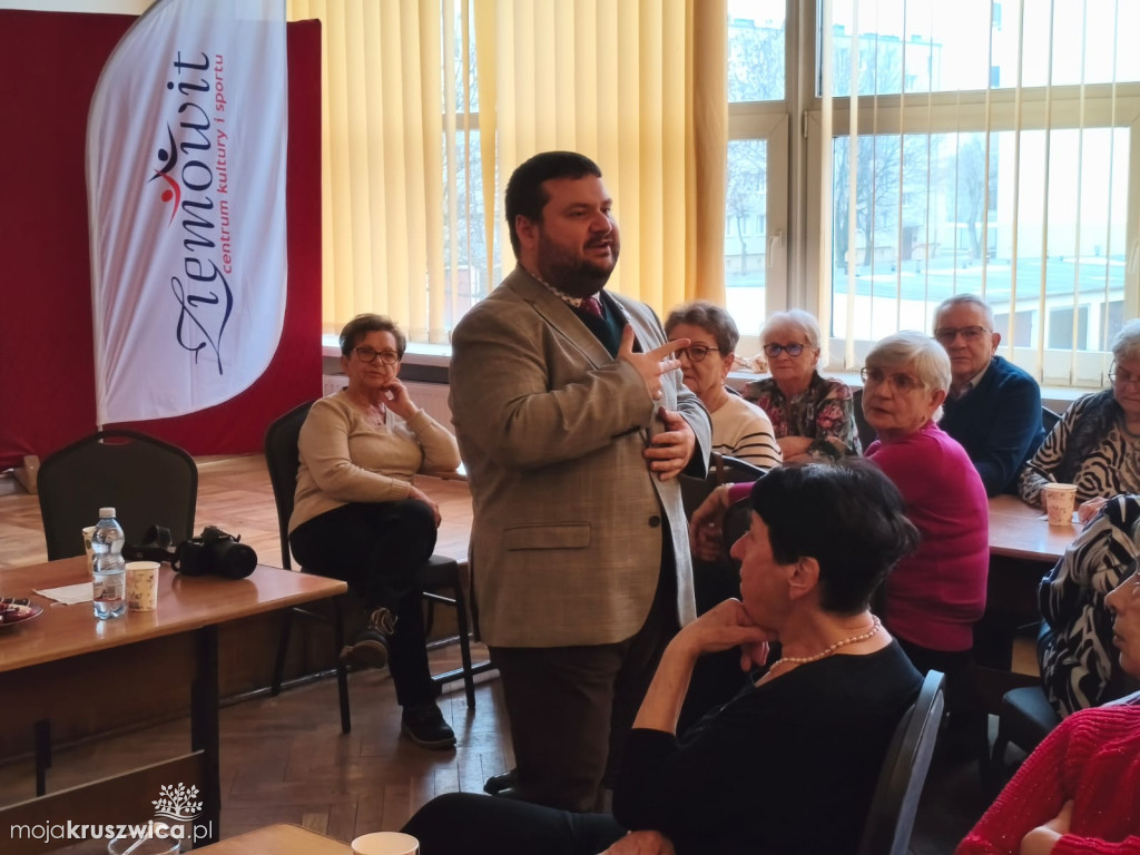 Trwa spotkanie słuchaczy UTW Kruszwica z dyrektorem szpitala w Inowrocławiu