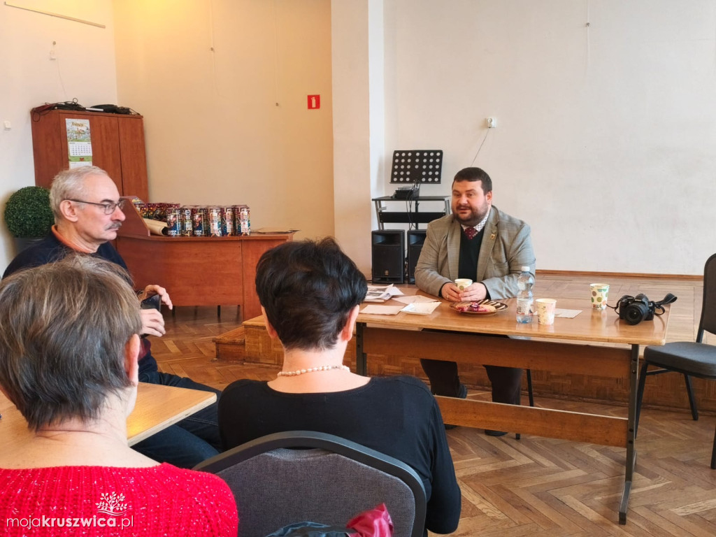 Trwa spotkanie słuchaczy UTW Kruszwica z dyrektorem szpitala w Inowrocławiu