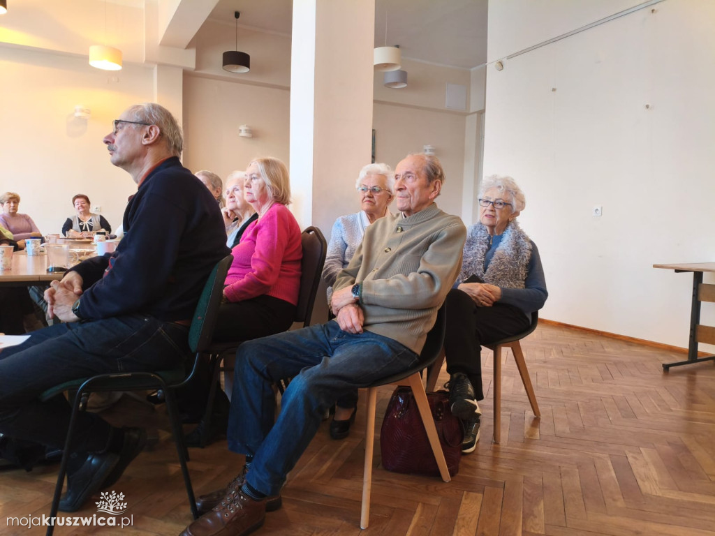 Trwa spotkanie słuchaczy UTW Kruszwica z dyrektorem szpitala w Inowrocławiu