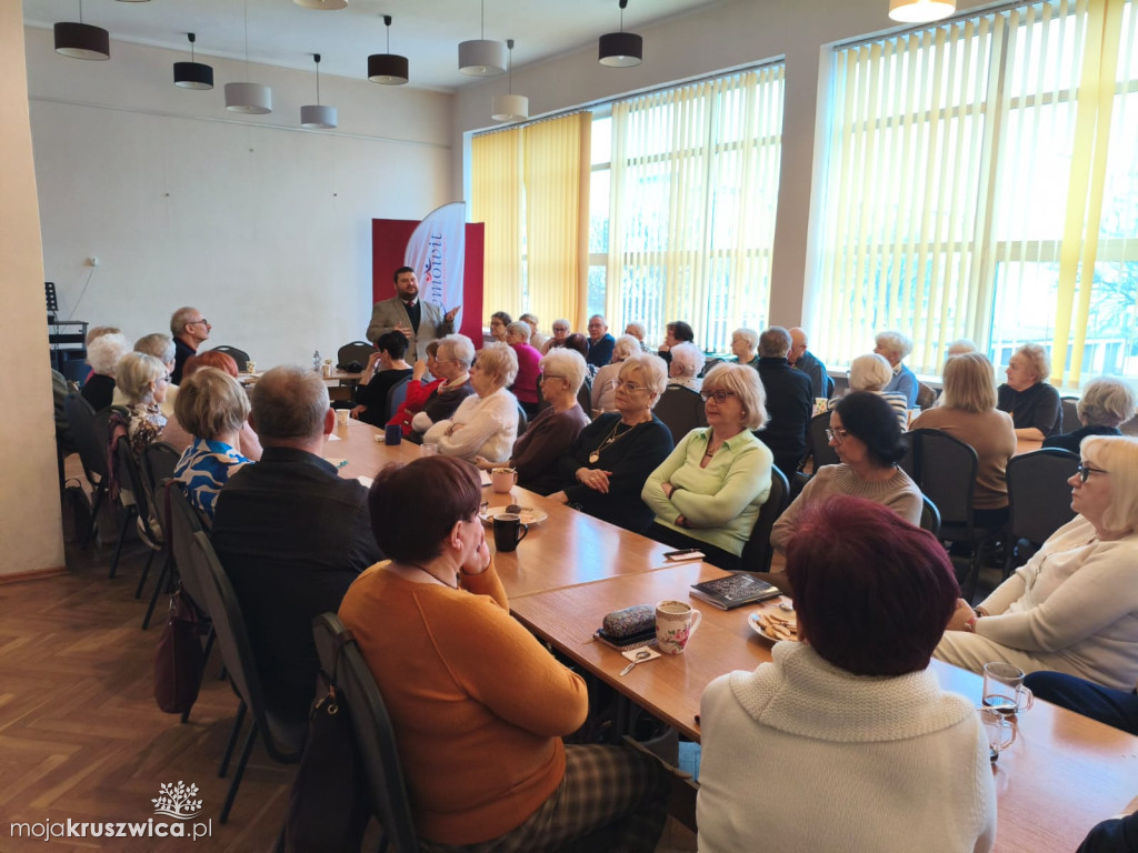 Trwa spotkanie słuchaczy UTW Kruszwica z dyrektorem szpitala w Inowrocławiu