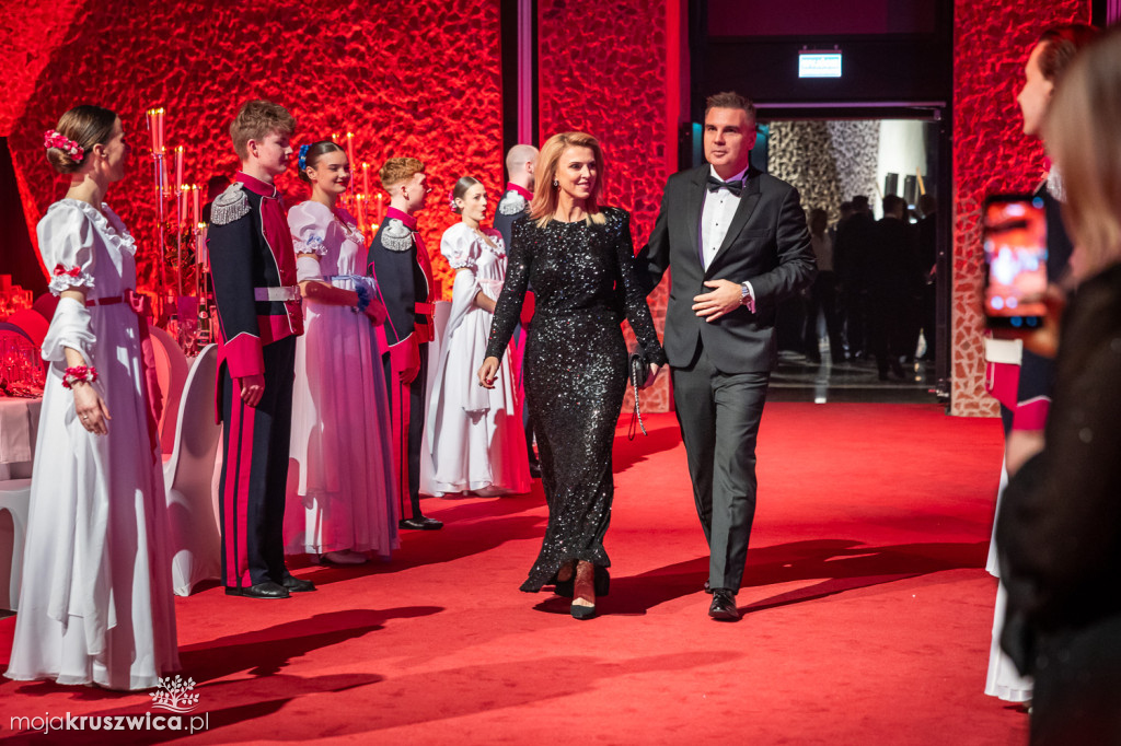 SCENA I POWITANIE GOŚCI