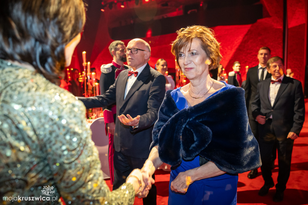 SCENA I POWITANIE GOŚCI