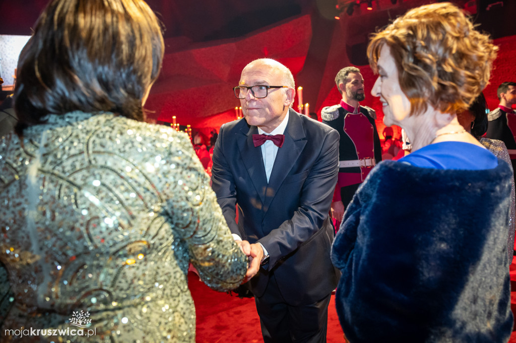 SCENA I POWITANIE GOŚCI