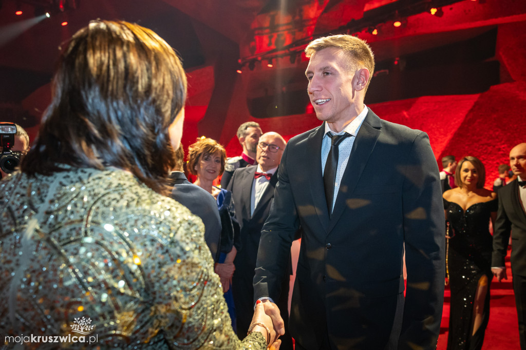 SCENA I POWITANIE GOŚCI